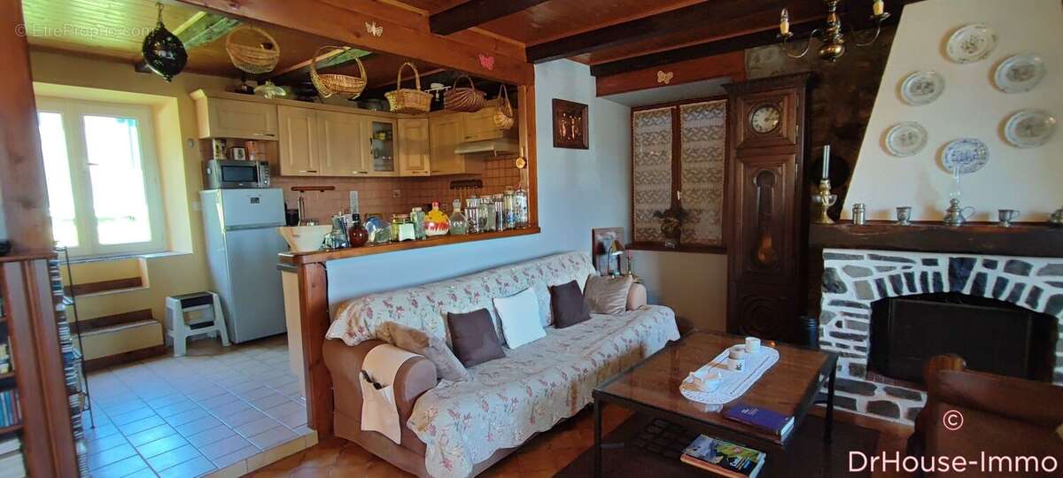 Maison à VEDRINES-SAINT-LOUP