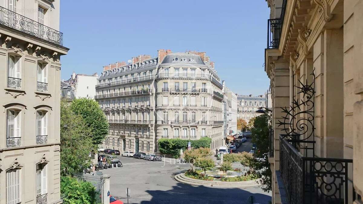 Appartement à PARIS-8E
