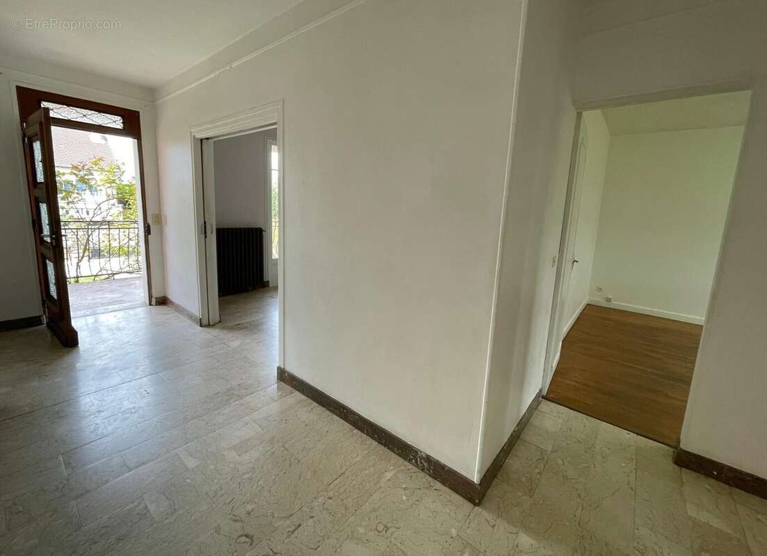 Maison à DUN-SUR-AURON