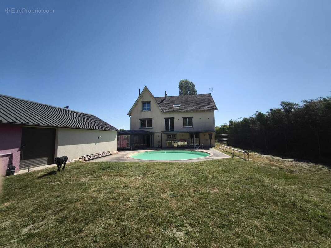 Maison 214 m² à Romorantin-Lanthenay  - photo 3