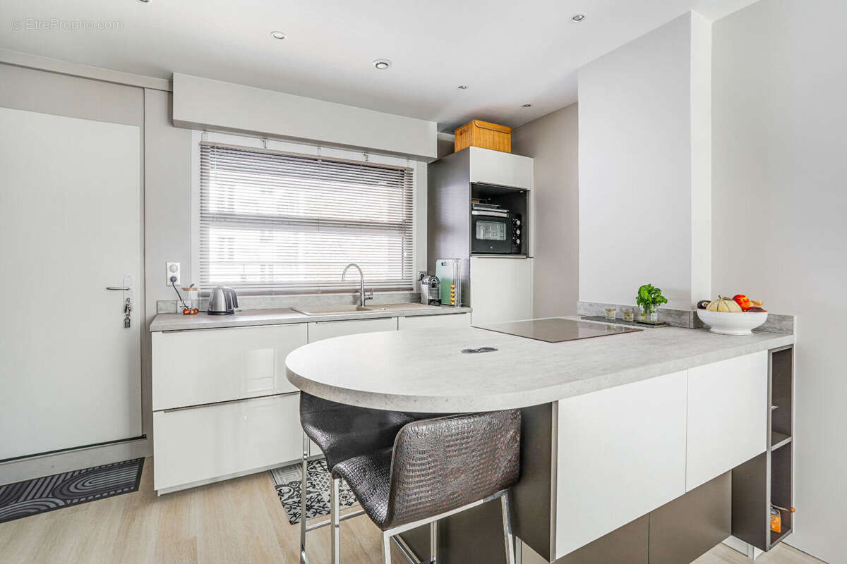 Appartement à NEUILLY-SUR-SEINE