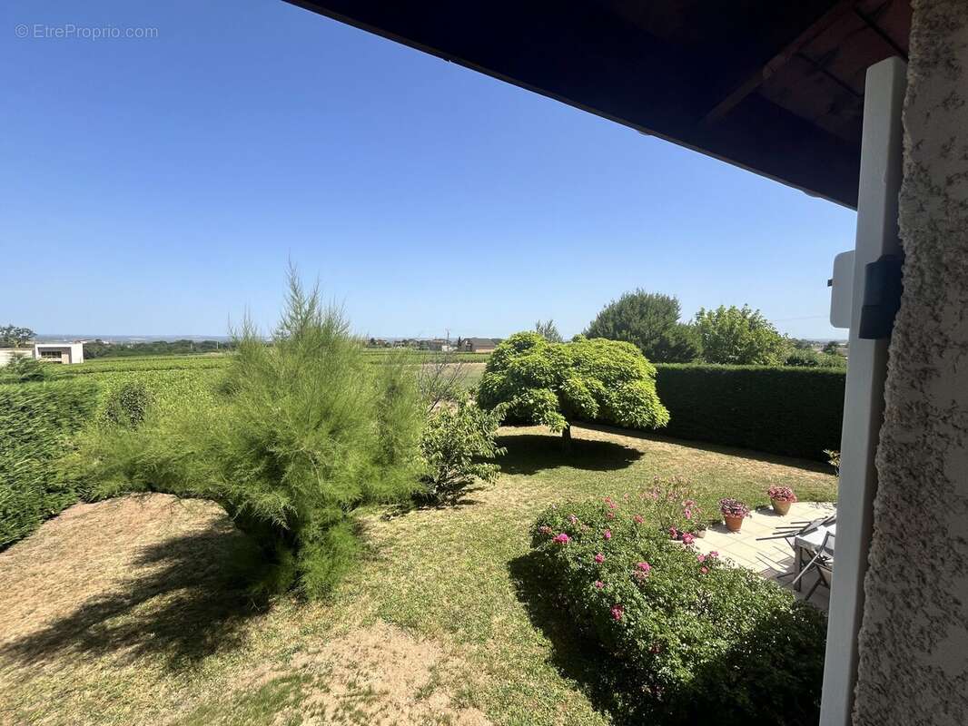 Maison 113 m² à Saint-Etienne-Des-Oullieres  - photo 6