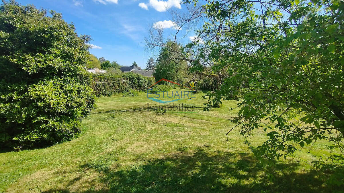 Terrain à SAINT-ETIENNE-DE-MONTLUC