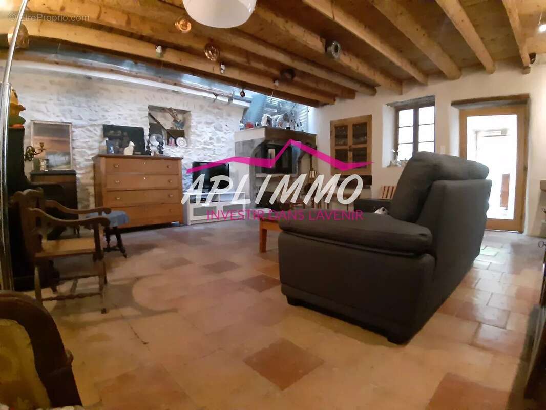 Maison à SAINT-MONTAN