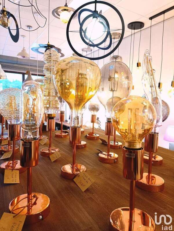 Photo 8 - Commerce à MAUBEC