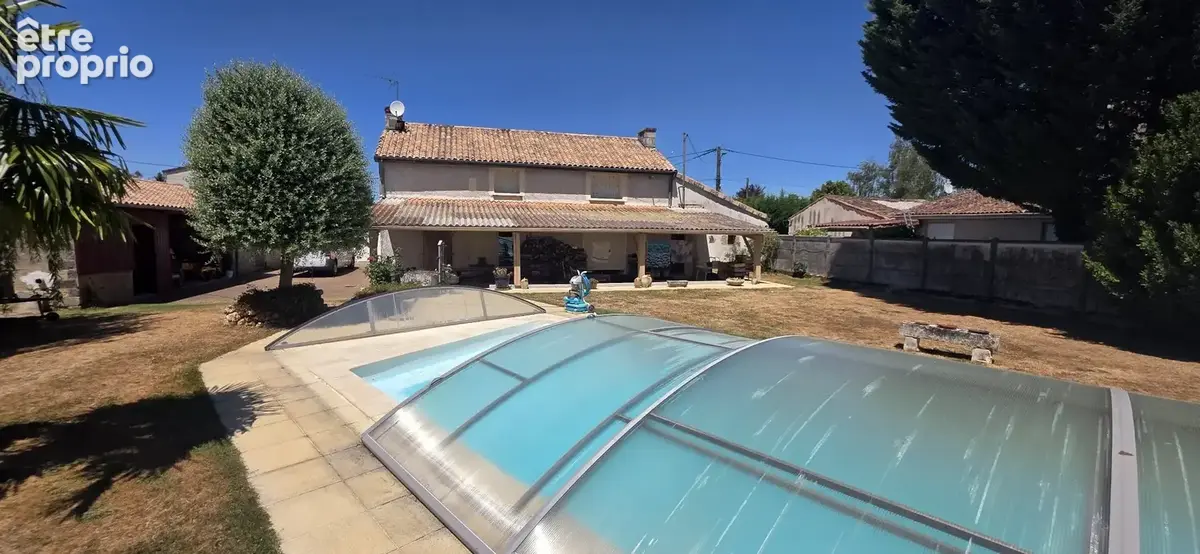 Vouneuil-sous -Biard :Grande maison qui va reconcilier vos étés et vos hivers - photo 1