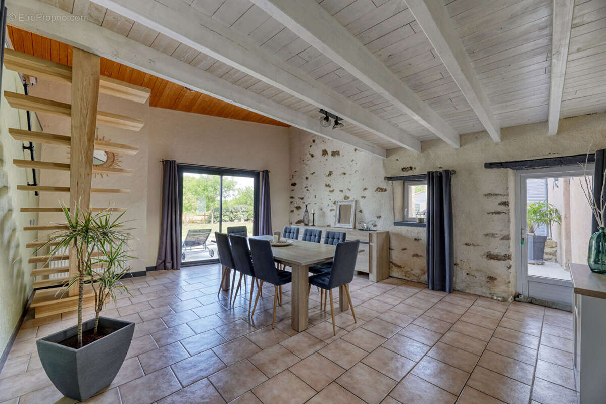Maison familiale en pierre - Lege - photo 7