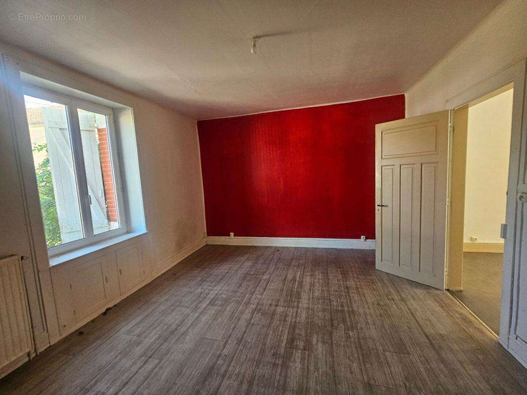 Appartement à GRANGES-SUR-VOLOGNE