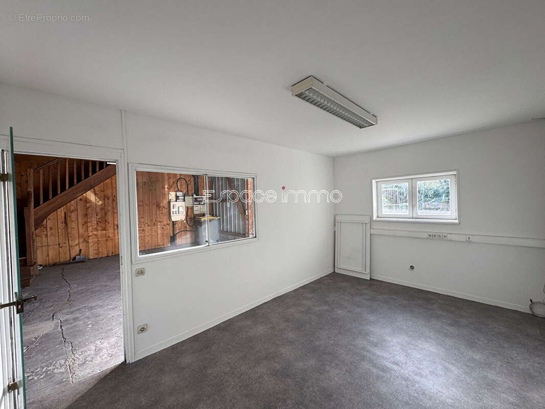 Commerce à MONTVILLE