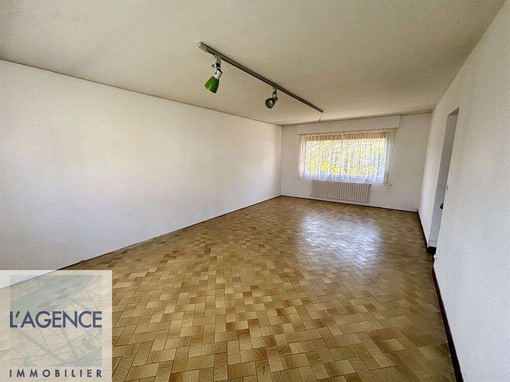 Salle polyvalente - Maison à CORMONTREUIL