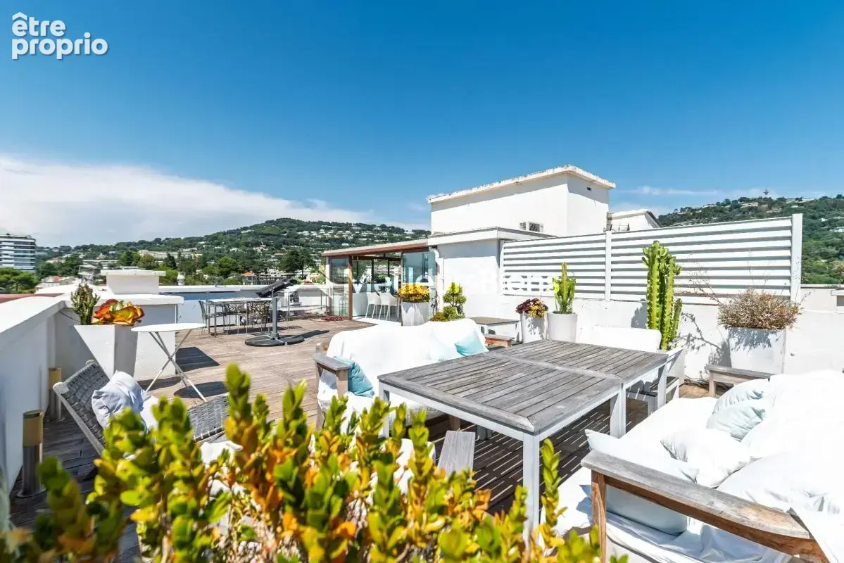 Cannes bas Montfleury : Duplex en penthouse avec grand roof-top et très belle vue mer - photo 4