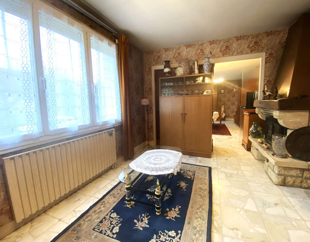 Maison à SAINTE-GENEVIEVE-DES-BOIS