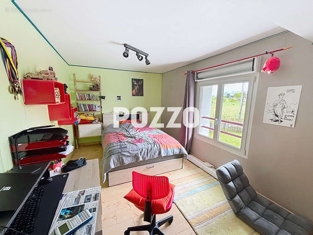 A VENDRE à Grandparigny - Maison 6 pièce(s) 196 m² - photo 9