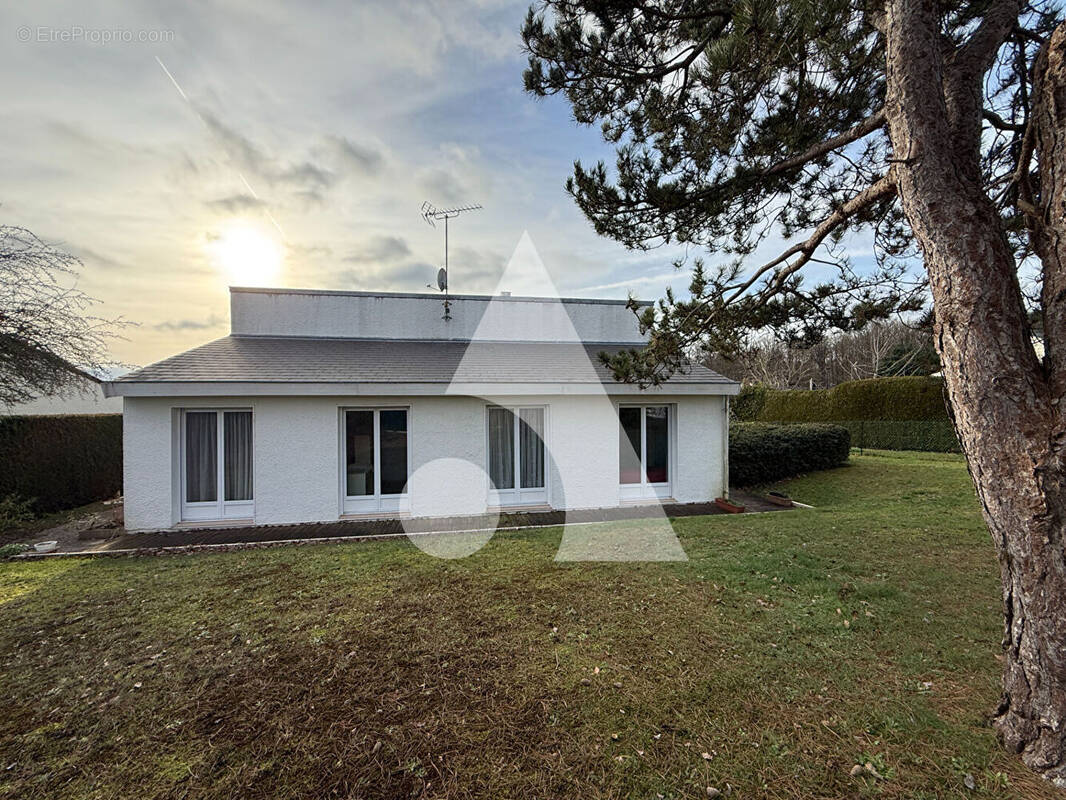 Maison à SAINT-SEBASTIEN-DE-MORSENT