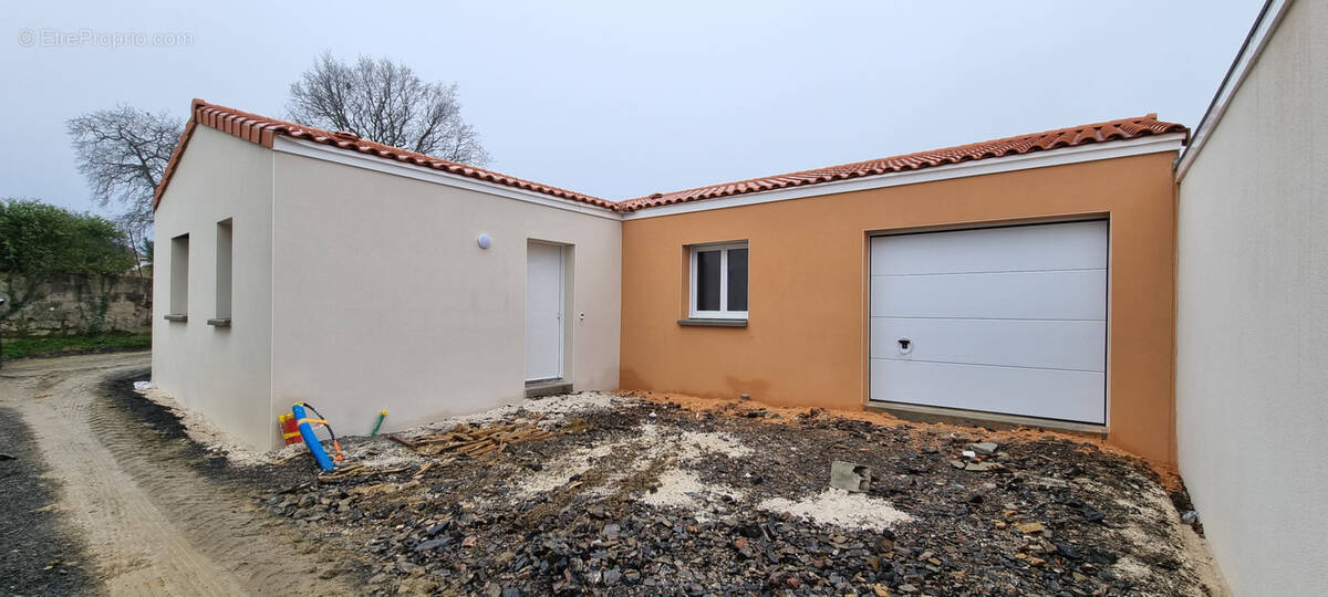 Maison à LE GIROUARD