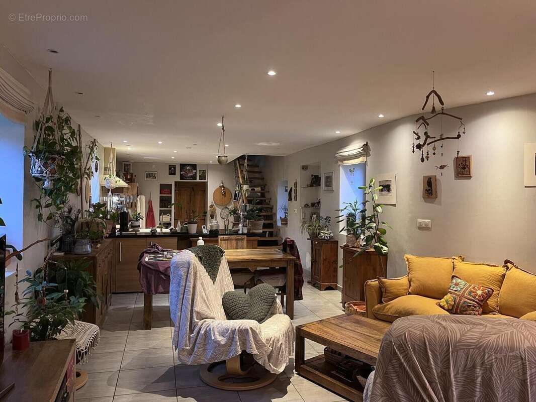 Pièce à vivre - Maison à LACAPELLE-MARIVAL