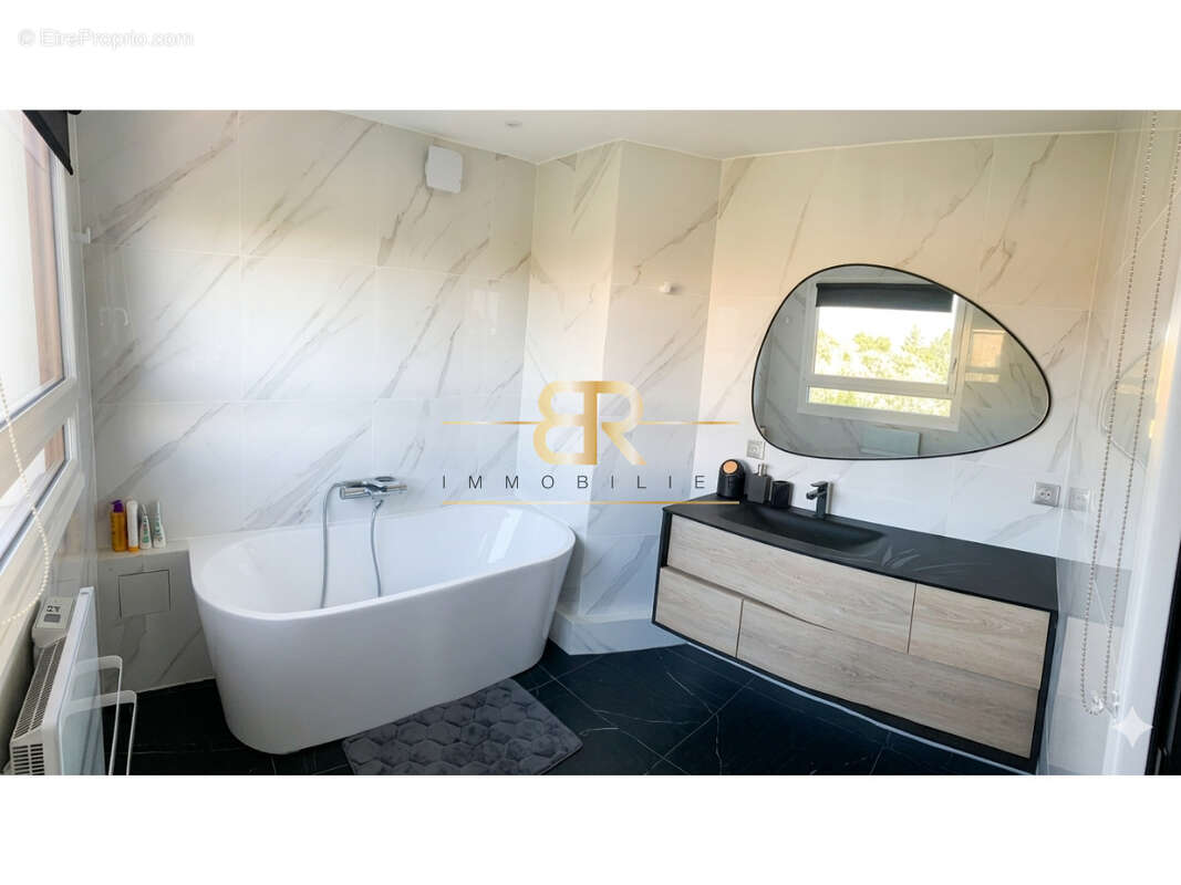 Appartement à SAINT-MAUR-DES-FOSSES