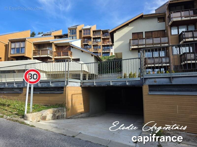 Parking à FONT-ROMEU-ODEILLO-VIA