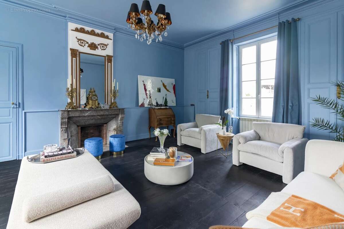 Château d’Exception avec Dépendances, Piscine et Jardin Paysager – Proche de St Jean d’Angély - photo 6