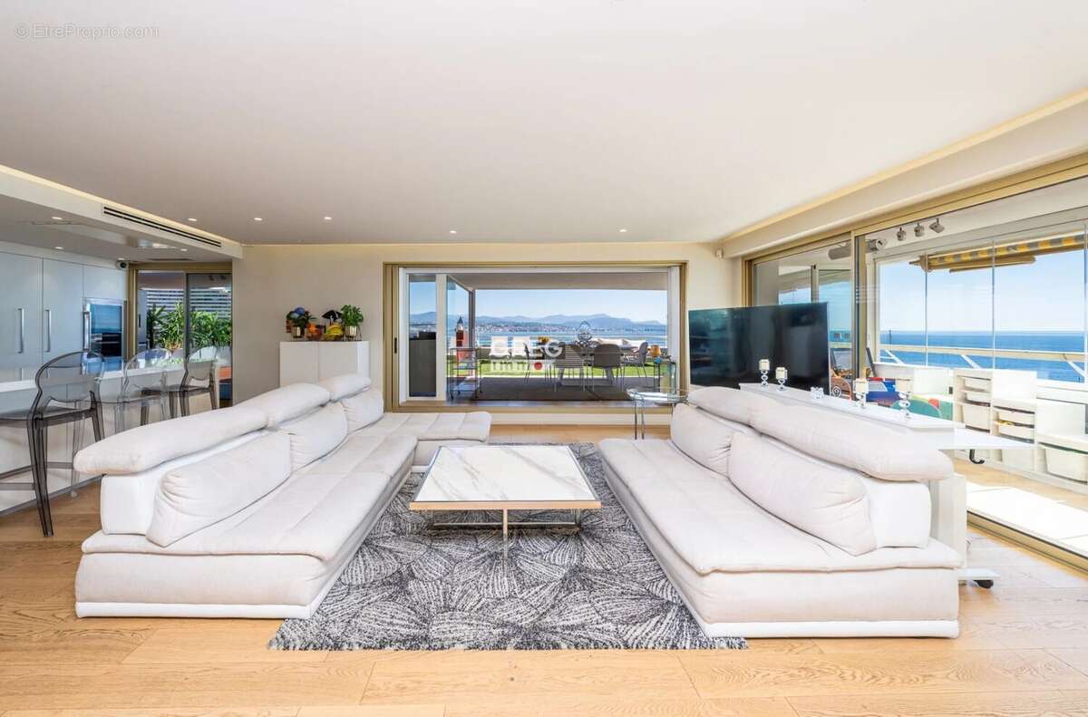 Appartement à VILLENEUVE-LOUBET