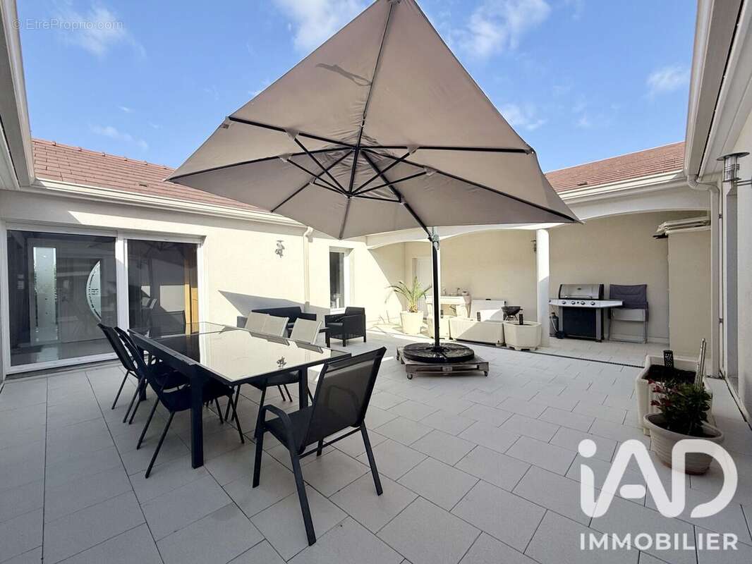 Maison 208 m² à Epinal  - photo 9