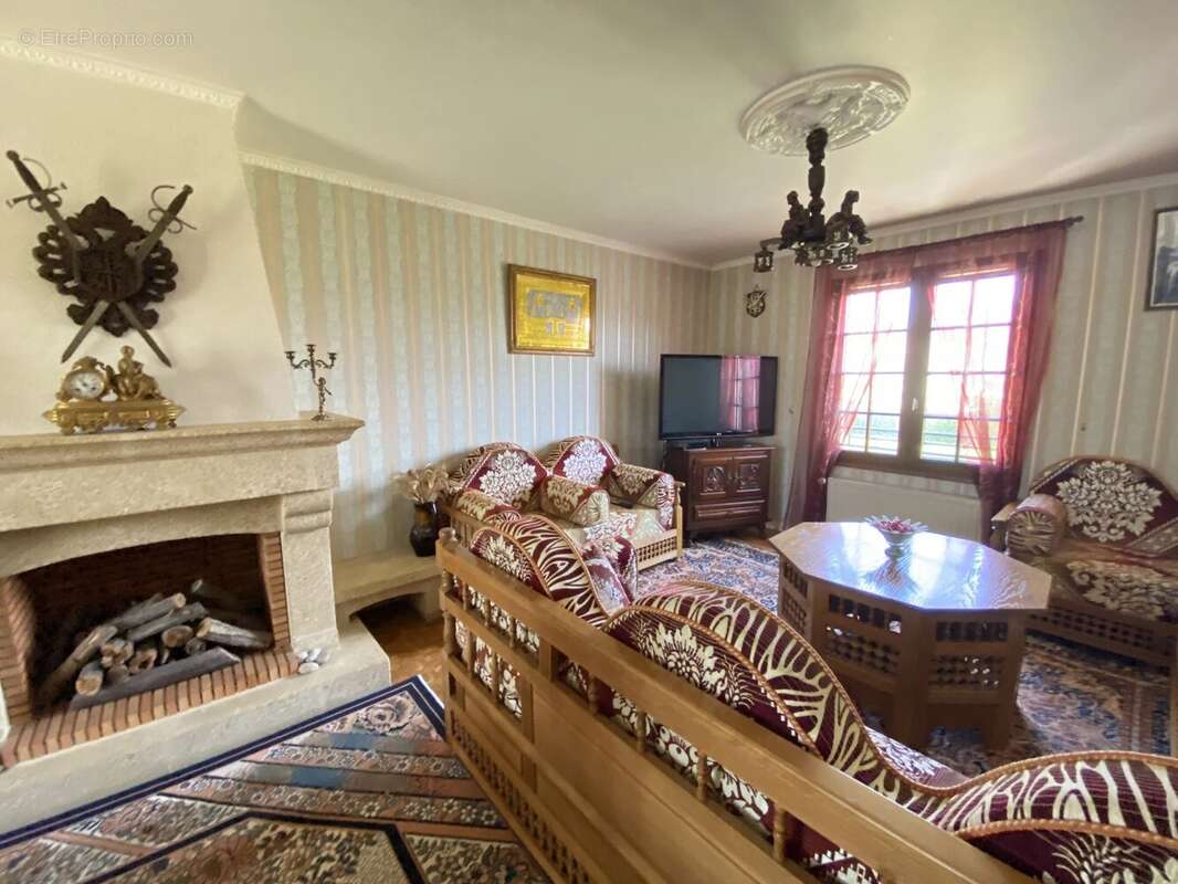 Maison à MONTREUIL-JUIGNE