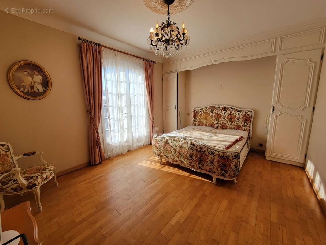 ( 85 ) Vendée entre NOIRMOUTIER , PORNIC et CHALLANS à vendre centre ville  BEAUVOIR SUR MER maison 7 pièces , 181 m² ,4 chambre - photo 6