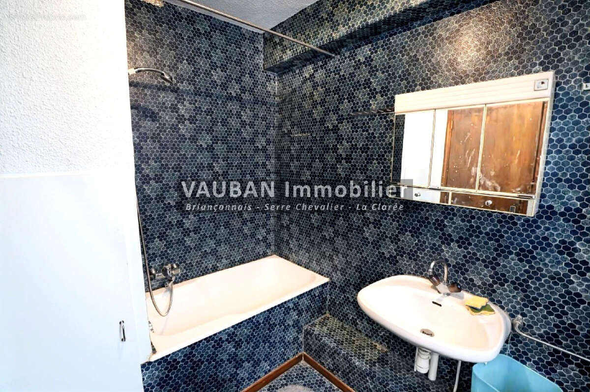Deux appartements de type  studio + cave - briancon - vieille ville - photo 7