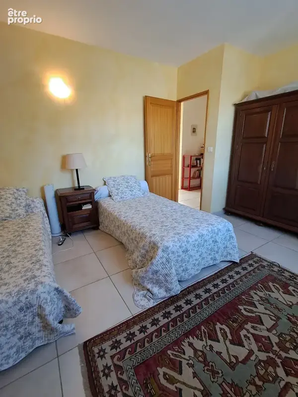 Villemoustaussou – élégante maison familiale avec jardin, terrasse et garage - photo 12
