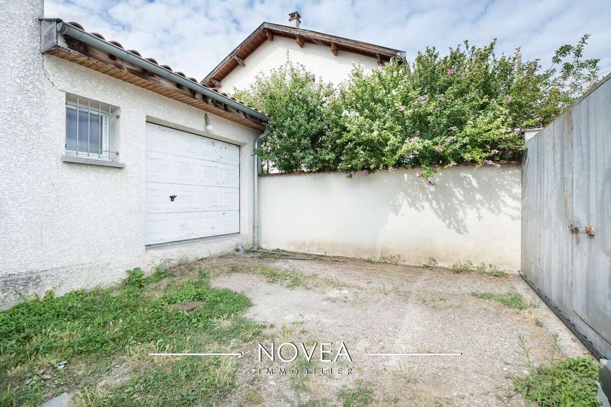 Terrain à VILLEURBANNE