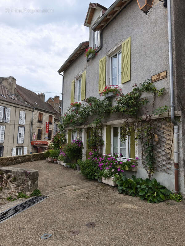 Maison à SAINT-YRIEIX-LA-PERCHE