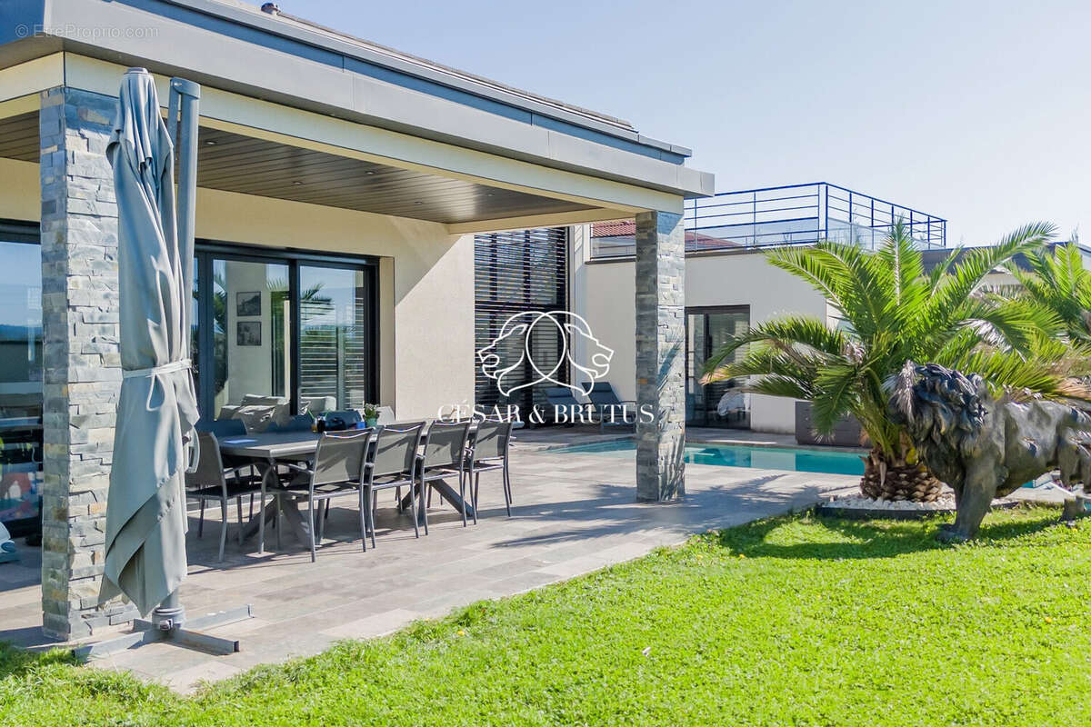 Maison à SATOLAS-ET-BONCE