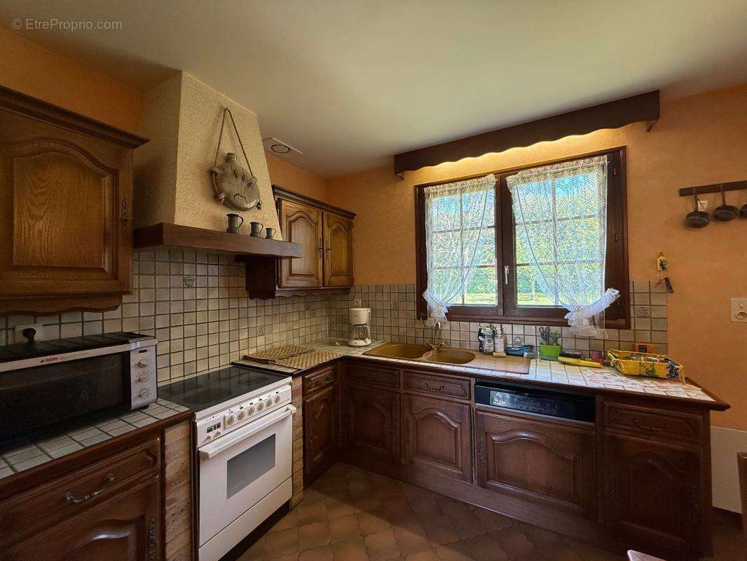 Maison À Vendre 153m2 avec Sous-sol et Jardin - photo 7