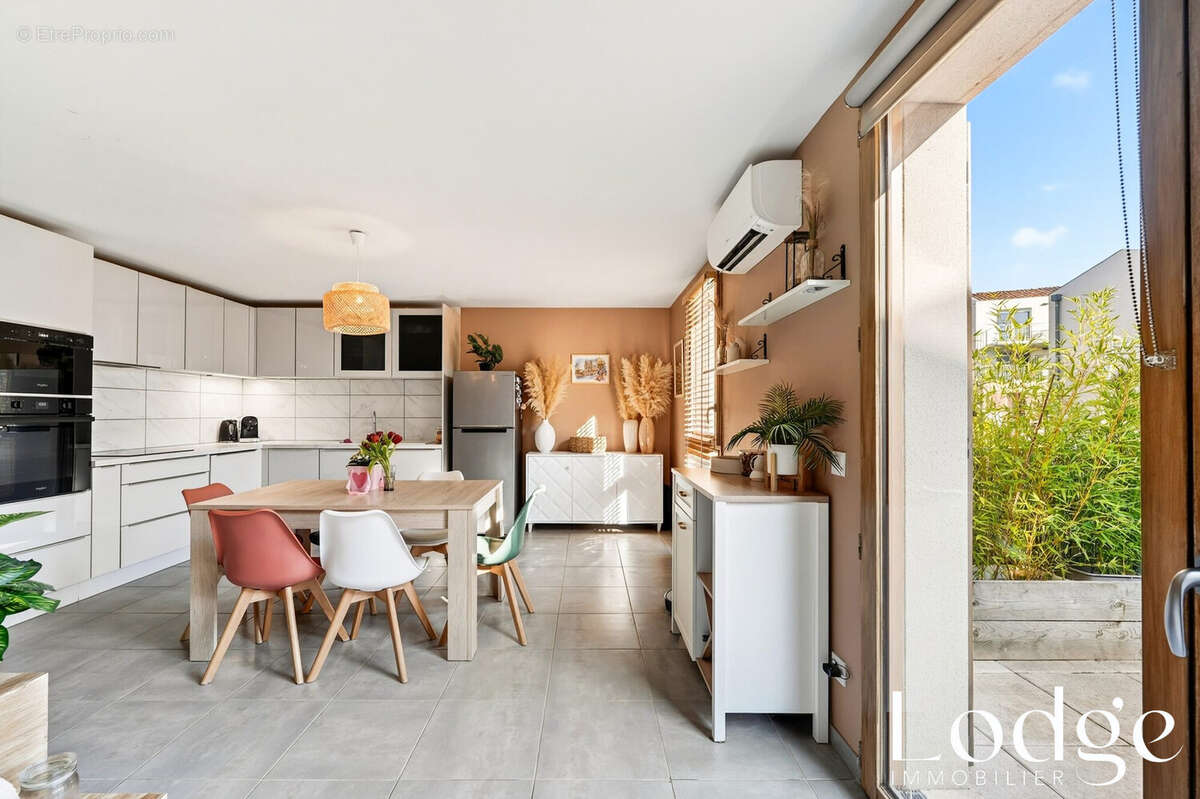 Appartement à CHATEAUNEUF-LE-ROUGE