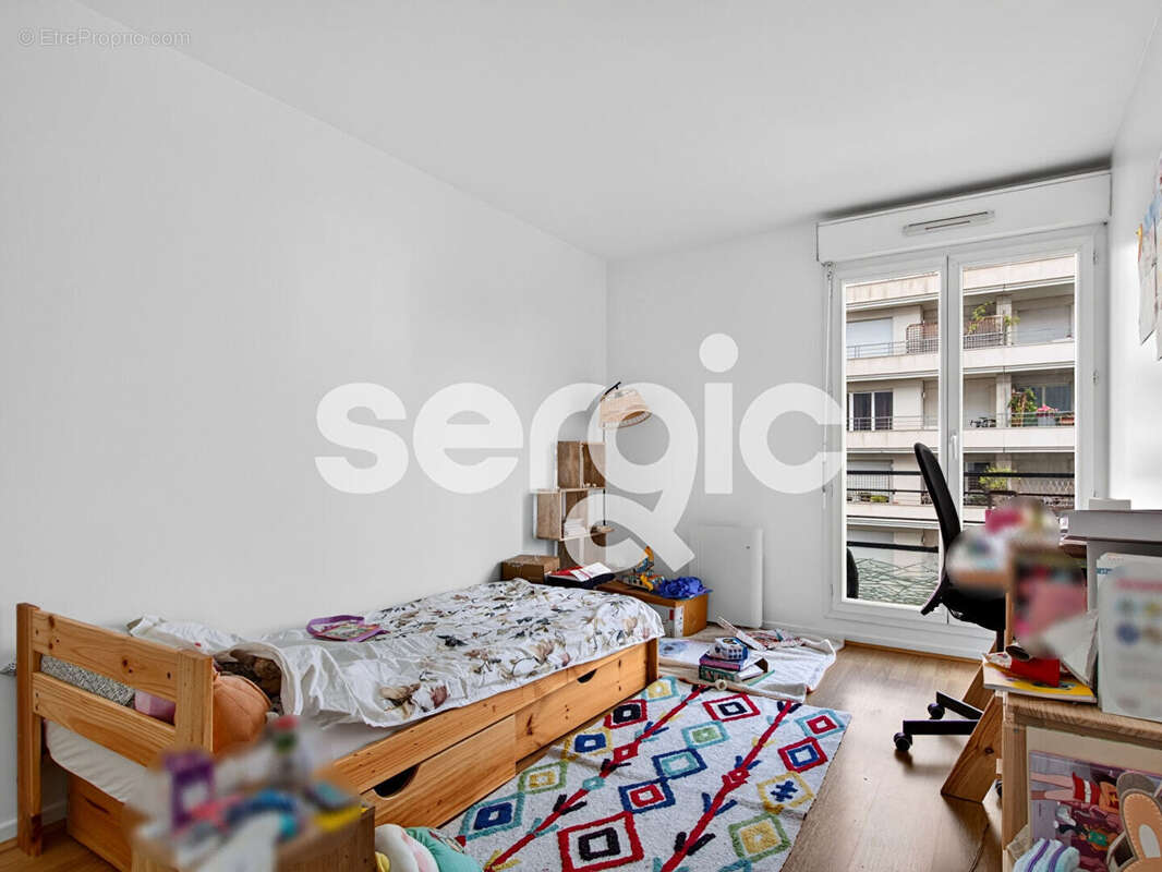 Issy-les-moulineaux - val-de-seine - t3 67.53m² + balcons - cave et parking - libre d'occupation - photo 9