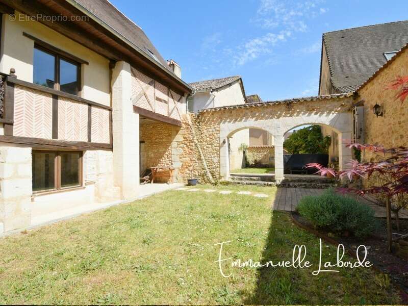 Maison de caractère avec dépendance, patio, jardin et jacuzzi – Saint-Georges-de-Montclard, 20/25 min de Bergerac - photo 3