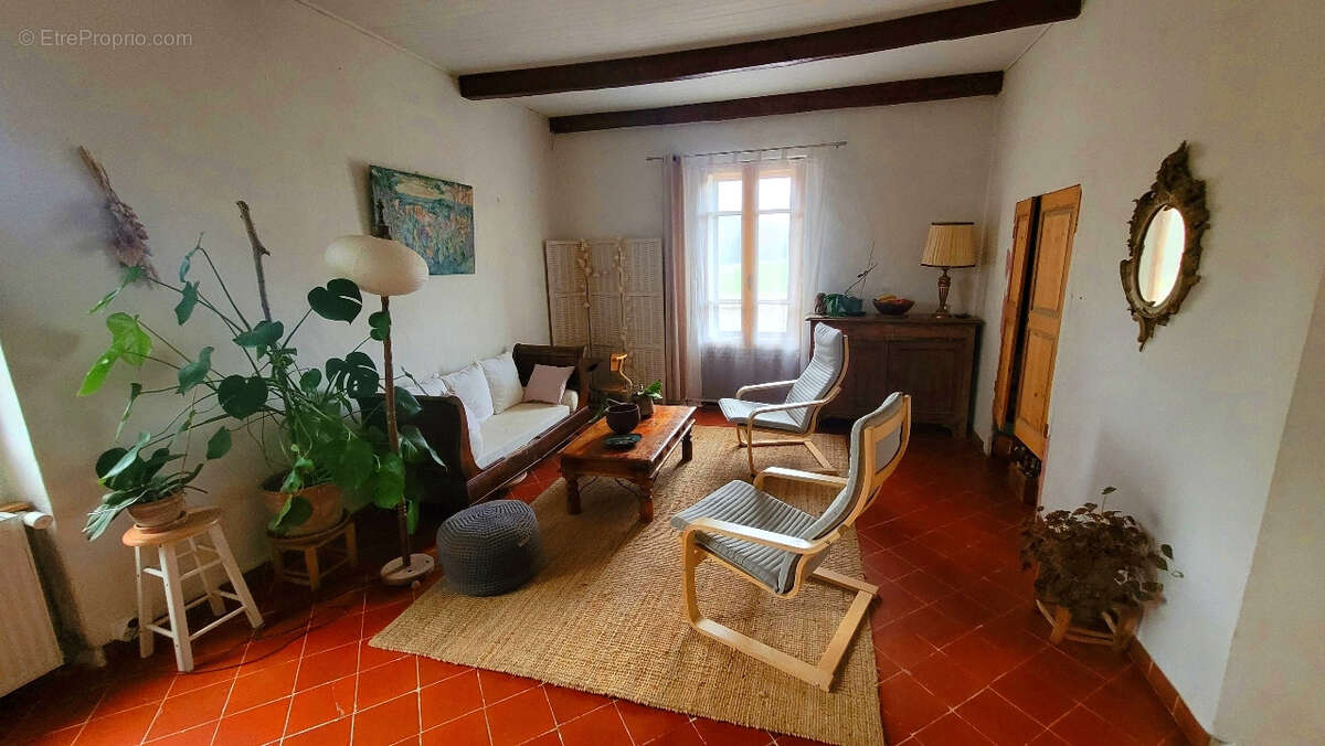 A VENDRE LURS Ancienne ferme en pierres de près de 200 m2  sur 1 ha 845 m2 - photo 8