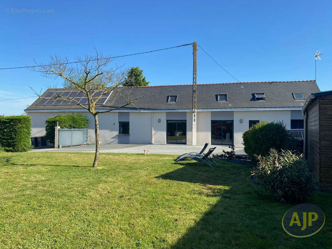 Maison à LA MEMBROLLE-SUR-LONGUENEE