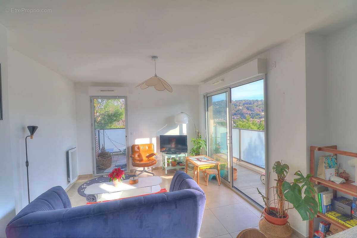 Appartement à MOUGINS