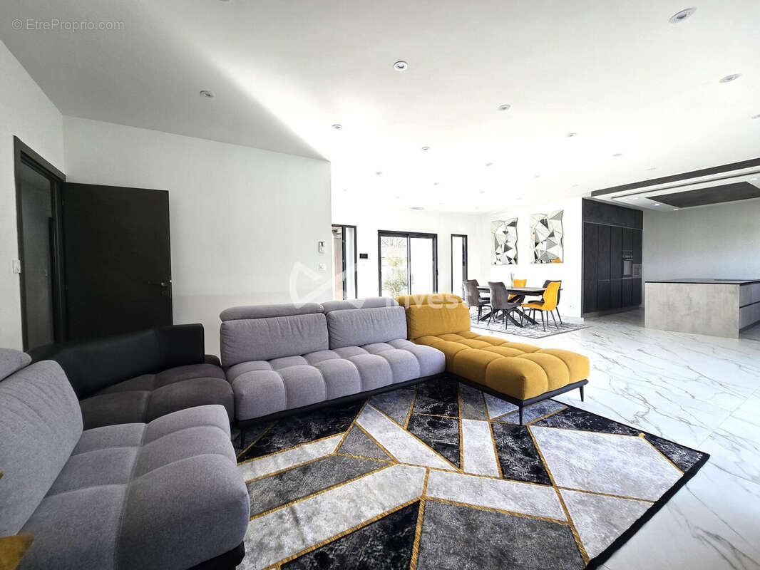 Maison à CASTELSARRASIN