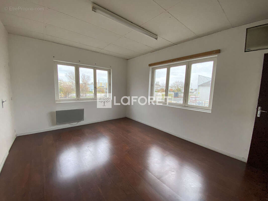 Commerce à DOUE-LA-FONTAINE