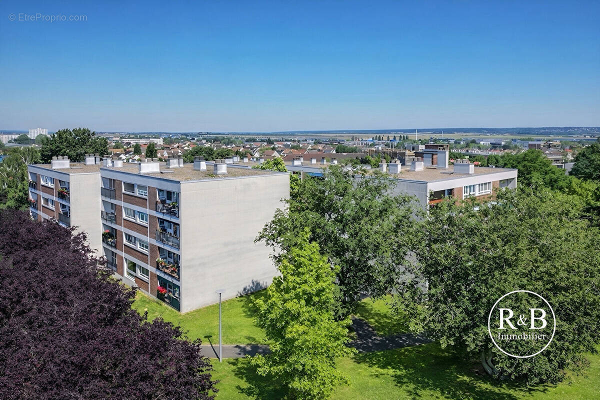Appartement à LES CLAYES-SOUS-BOIS