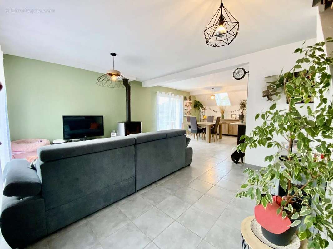 Maison à FONTAINE-SOUS-JOUY