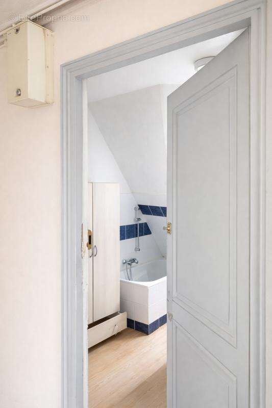 Appartement à PARIS-16E