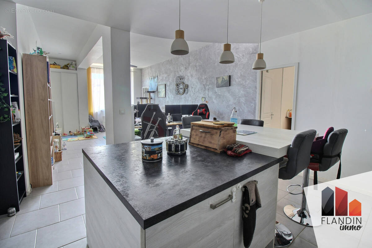 Appartement à MESSIMY