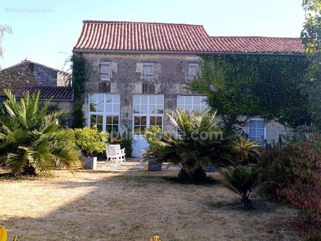 Demeure de maître – élégance, histoire et art de vivre au cœur de la vendée - photo 2
