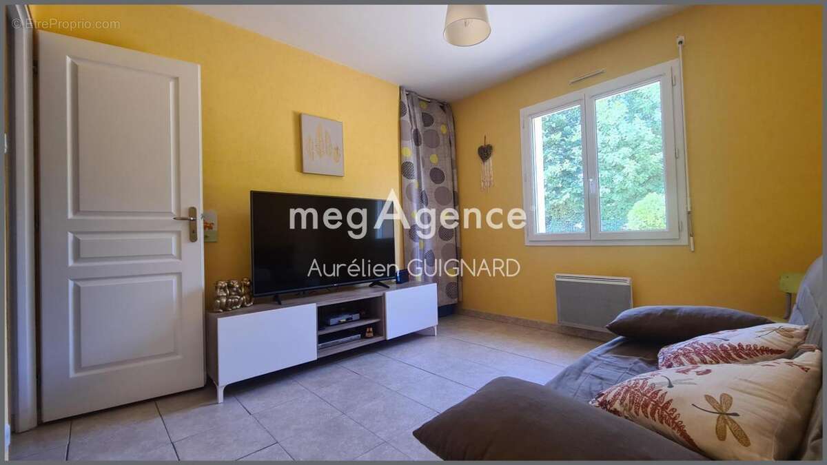 6 Chambres, 1 bureau, double garage, jardin - photo 9