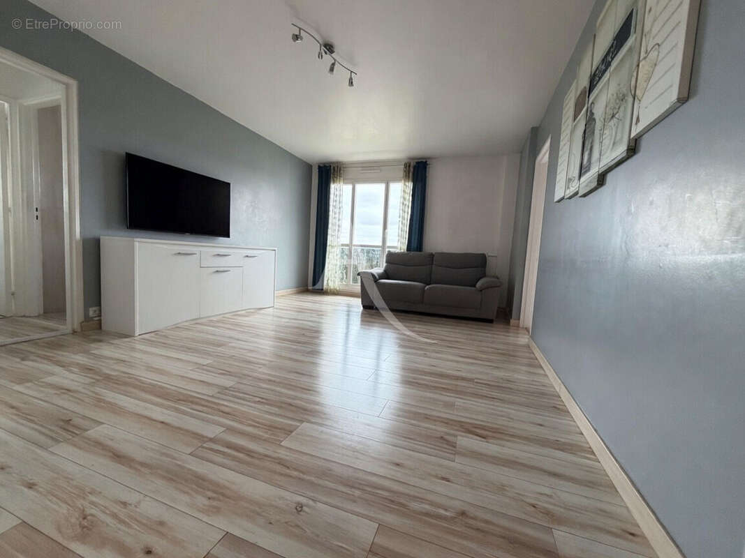 Appartement à VAUJOURS