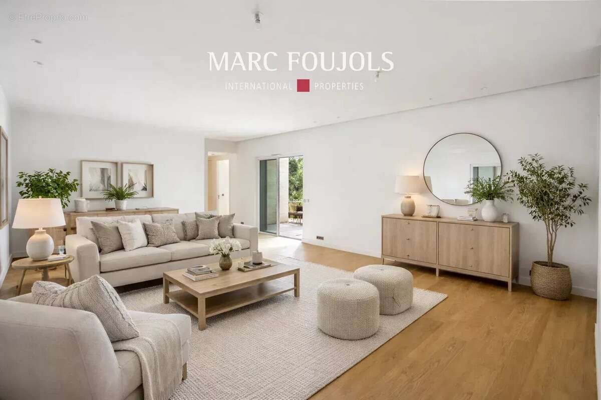 Appartement à PARIS-8E