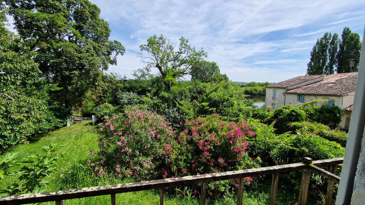 Maison à PESSAC-SUR-DORDOGNE